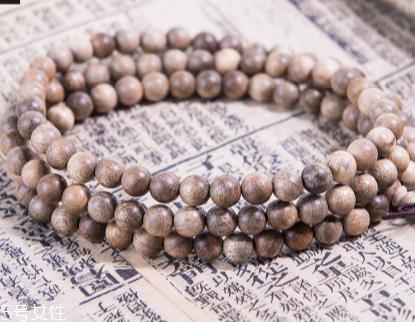 金丝楠木手串能沾水吗 保养措施要深知 金丝楠木手串能沾水吗 保养措施要深知