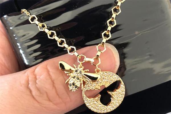 施华洛世奇小蜜蜂项链多长 小蜜蜂项链长度