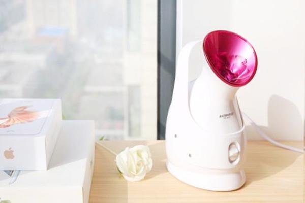 补水仪加什么水最好 补水仪能代替面膜吗