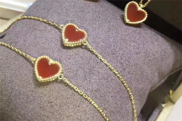 梵克雅宝爱心手链价格 梵克雅宝小红心手链官网报价