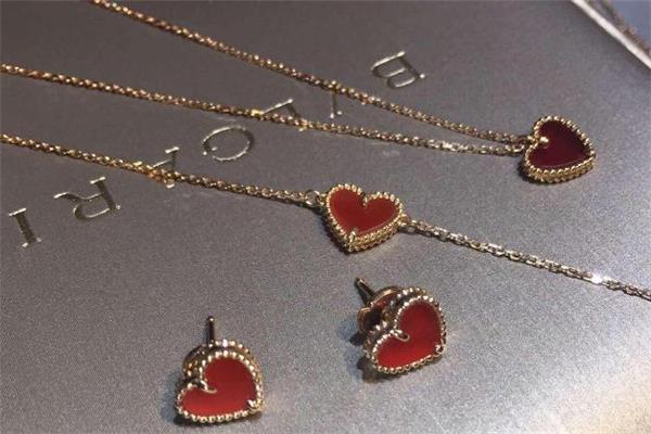 梵克雅宝爱心手链价格 梵克雅宝小红心手链官网报价