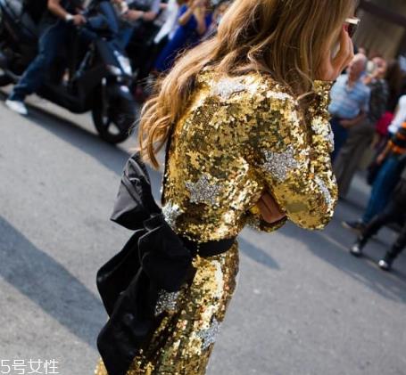 亮片衣服怎么搭配？助你成为时髦精