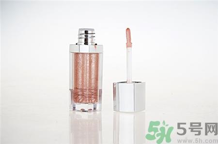 唇釉和口红哪个好用?唇釉和口红的区别