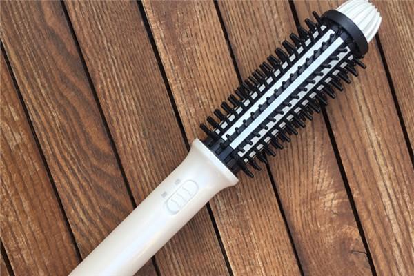 卷发棒对头发的伤害大不大 卷发棒对身体的危害