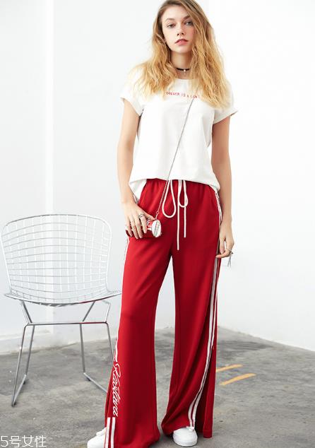 休闲装怎么搭配好看 时尚休闲两不误