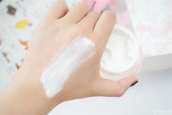 长期用素颜霜皮肤会怎么样 素颜霜需要卸妆