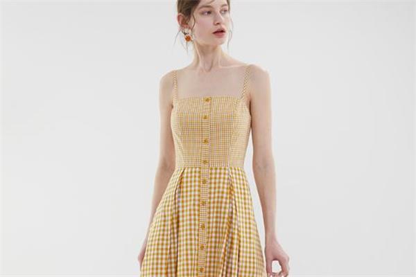 格纹连衣裙什么颜色好看 格纹连衣裙夏日穿搭