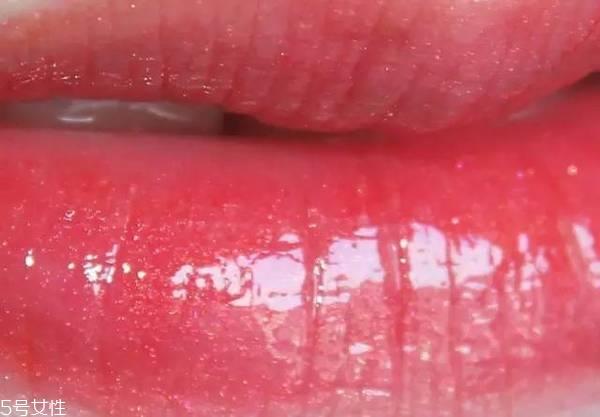 ysl唇釉哪个颜色最火？ysl唇釉的搭配技巧