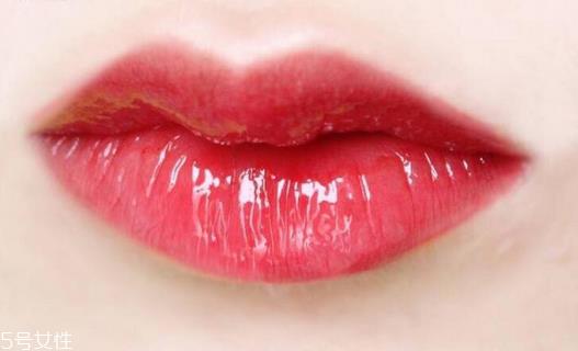 ysl唇釉哪个颜色最火？ysl唇釉的搭配技巧