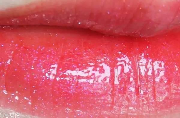 ysl唇釉哪个颜色最火？ysl唇釉的搭配技巧