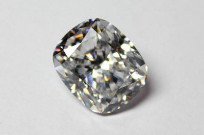 ​锆石和钻石哪个值钱 锆石和钻石的区别