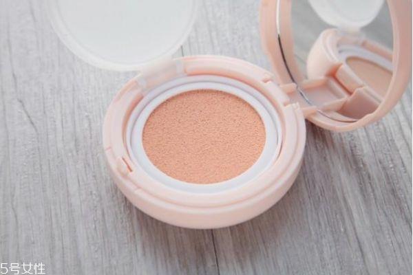 气垫bb霜怎么用不浮粉 气垫是擦还是拍