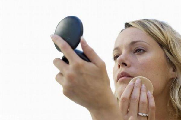 气垫bb霜怎么用不浮粉 气垫是擦还是拍