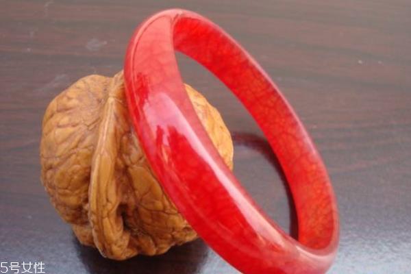 鸡血石手镯多少钱 价格区间很大