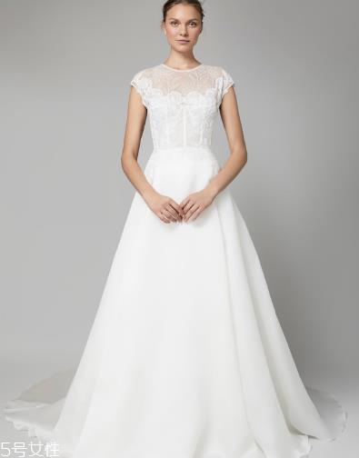 婚纱后面的带子怎么系？婚纱后背绑带系法