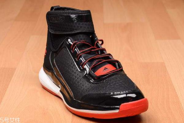 篮球鞋适合打羽毛球吗 要选对款式