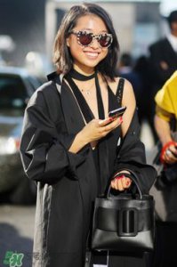 ​boyy皮带包正品多少钱？boyy方扣包专柜价格