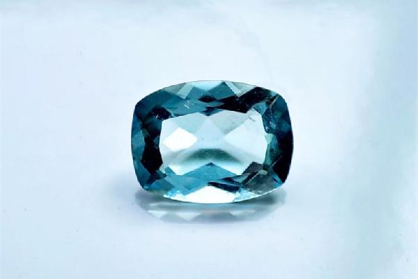 海蓝宝石的功效和作用 海蓝宝石适合什么人戴