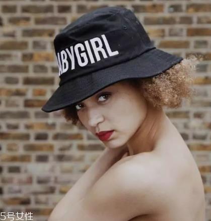 夏天戴什么帽子好看？夏季帽子搭配图片