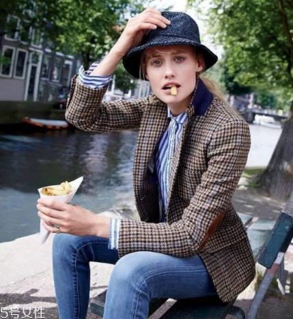 夏天戴什么帽子好看？夏季帽子搭配图片