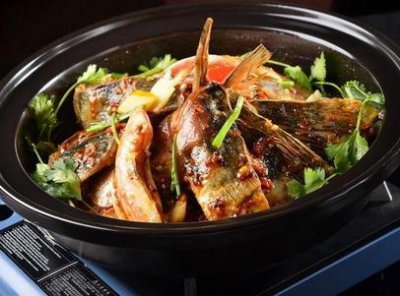 ​中餐厅张亮砂锅鱼头煲是怎么做的 三文鱼头煲的做法