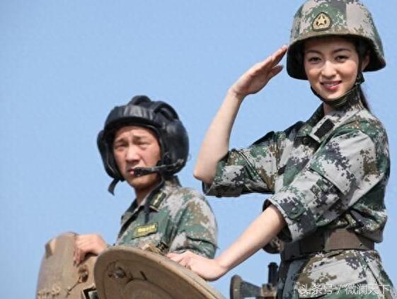 中国美女军官，看看漂亮吗？