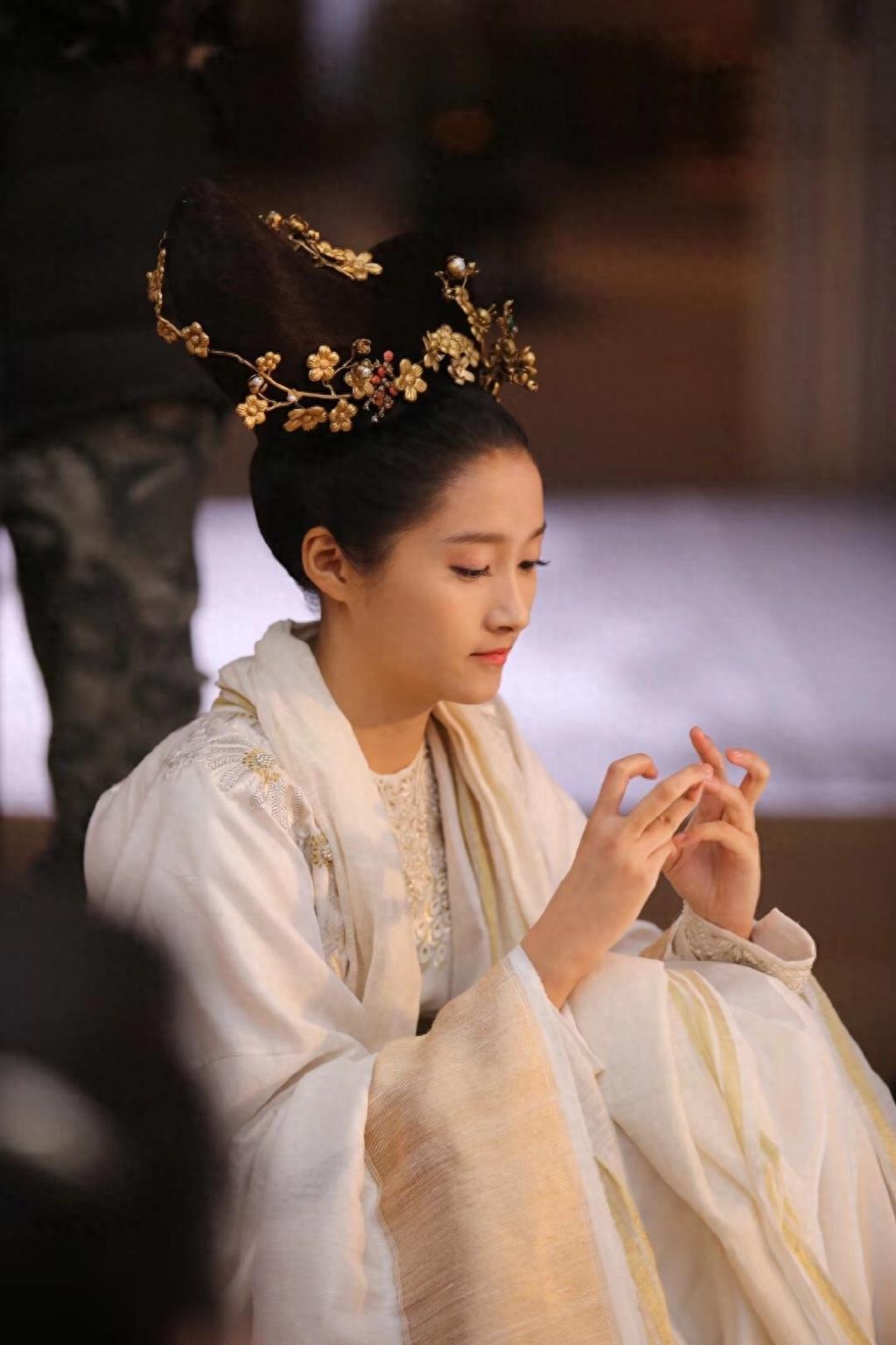 关晓彤《凤囚凰》古装多造型剧照