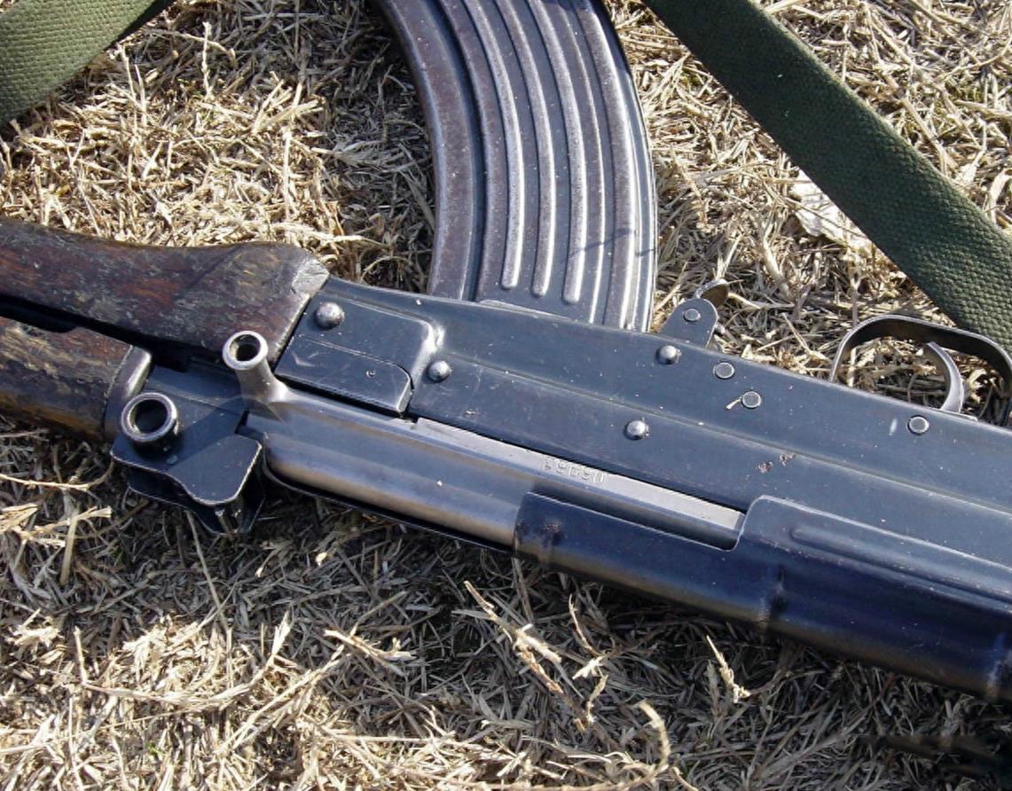 81式自动步枪 中国军队的制式步枪