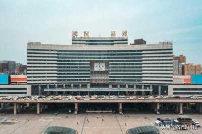 ​辽宁省沈阳市开往广东省深圳市的直达特快列车，途经天津、南昌