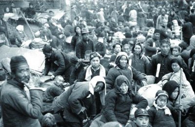 ​10万难民涌入香港！上万港人援助难民，拼命偷渡只为一瓶养乐多?