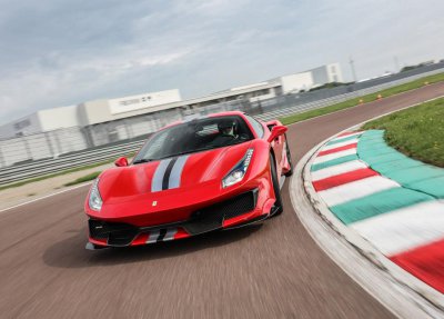 ​牛马之争，法拉利和兰博基尼的恩怨情仇，论性能谁更胜一筹？