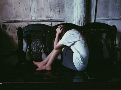 ​女生称被体育老师猥亵后，被塞千元红包