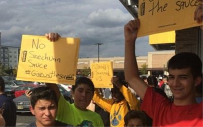 ​四川辣酱在美国引起轰动，数千民众排长队高喊给我辣酱！