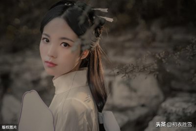 ​赏读白居易的《简简吟》：彩云易散，琉璃脆