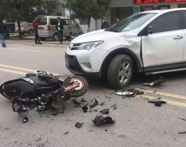 ​曾经的“鬼火少年”，为何让人反感？网友：“看见一次揍一次”