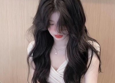 ​性格偏冷的女生表现有哪些？该怎么追她