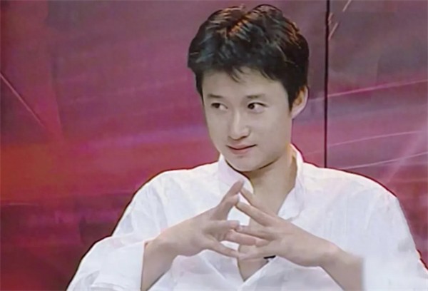 95后小生屈楚萧是怎么凉的（屈楚萧事件是怎么回事）-