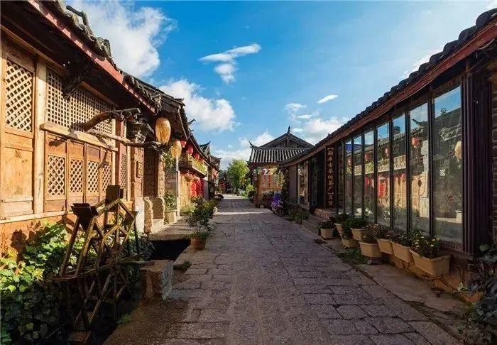 夏天最适合旅游的地方（12个夏天最值得去的地方推荐）-