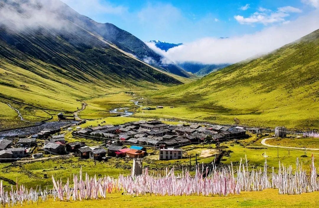 夏天最适合旅游的地方（12个夏天最值得去的地方推荐）-