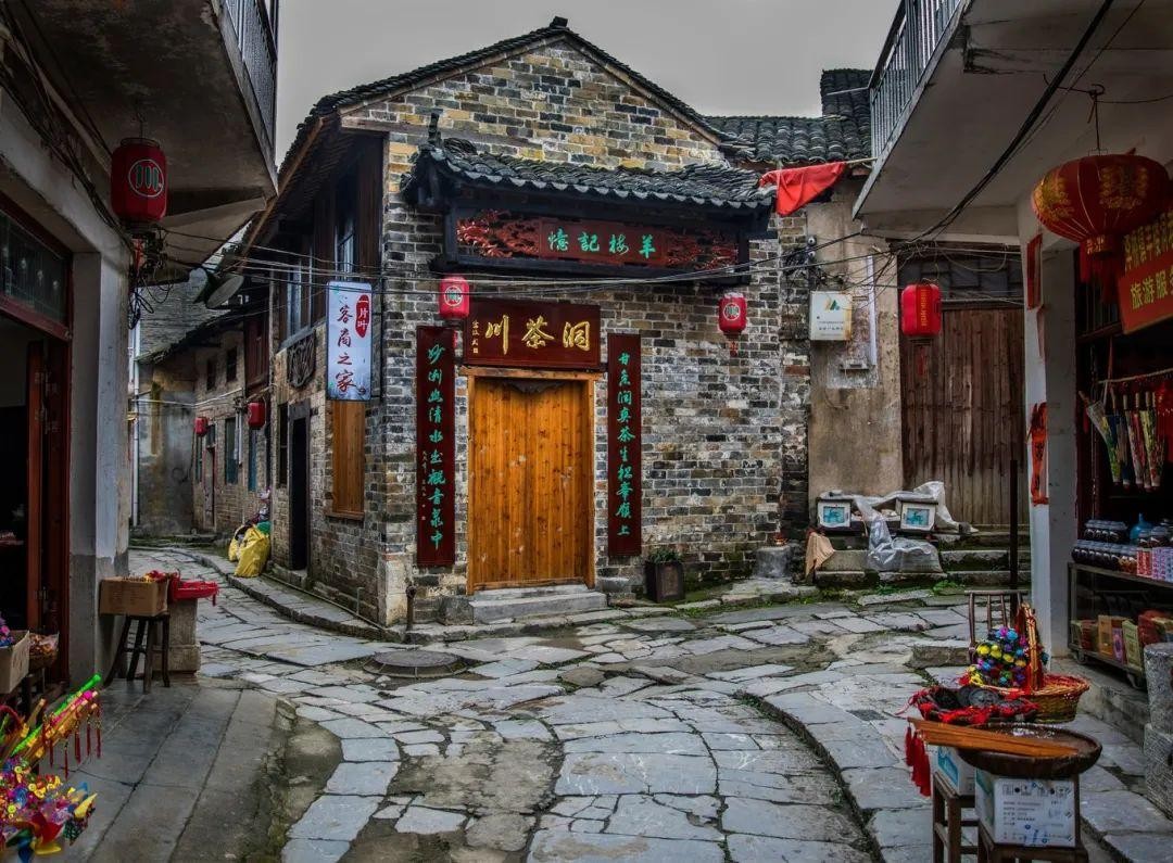 夏天最适合旅游的地方（12个夏天最值得去的地方推荐）-