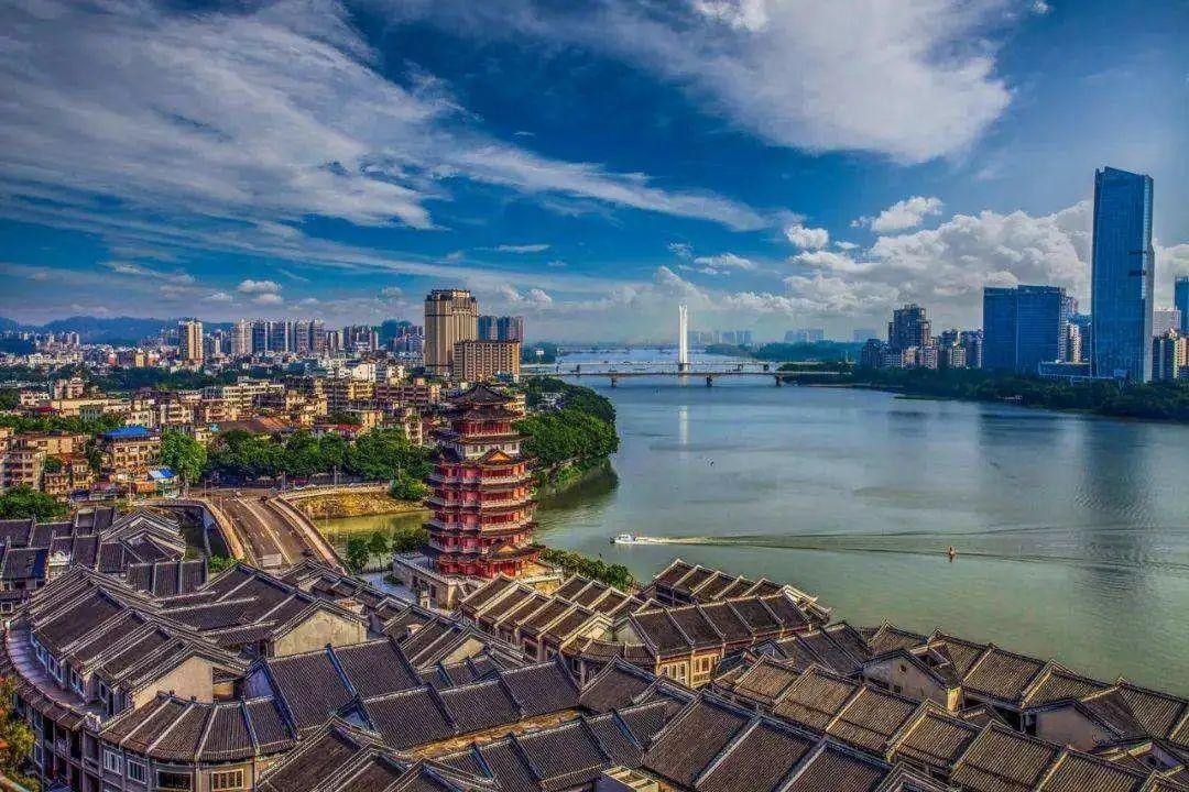 夏天最适合旅游的地方（12个夏天最值得去的地方推荐）-