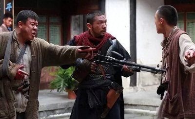 ​1950年，湘西土匪抢军车，带队排长壮烈牺牲，女文工团员被掳走