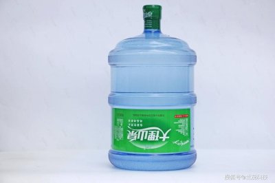 ​桶装水哪个牌子好喝又安全（家庭喝什么牌子的桶装水比较好）