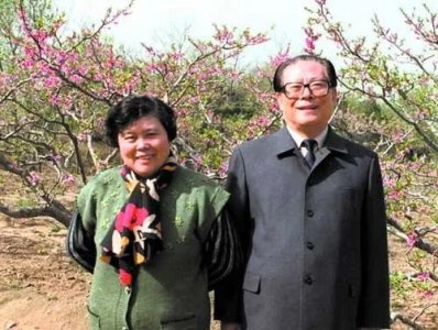​江泽民的两位贵人：一位是夫人王冶坪，一位是亦师亦友的汪道涵