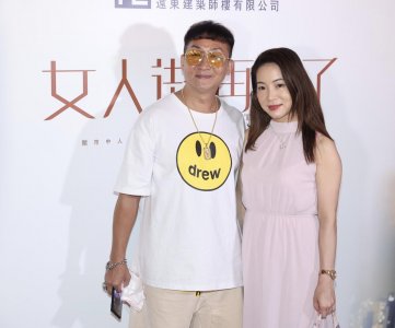 ​59岁歌手自曝遭前任骗走200万，自杀未遂隐居13年，已不打算结婚