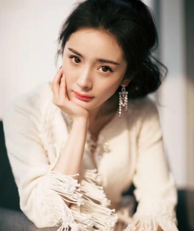 不是杨幂热巴！网友曝嘉行要解约的人是她：我不想发证据暴露自己