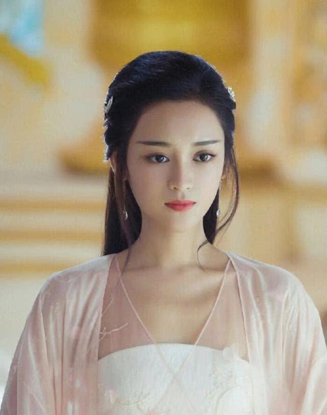 不是杨幂热巴！网友曝嘉行要解约的人是她：我不想发证据暴露自己