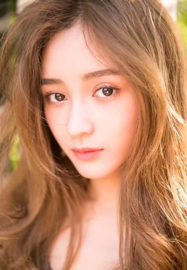 不是杨幂热巴！网友曝嘉行要解约的人是她：我不想发证据暴露自己