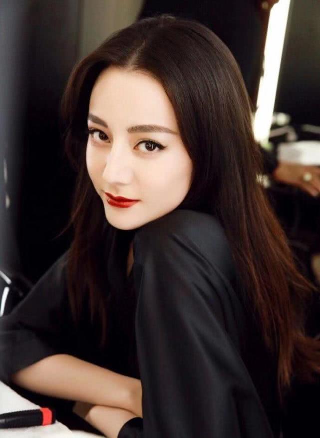 不是杨幂热巴！网友曝嘉行要解约的人是她：我不想发证据暴露自己