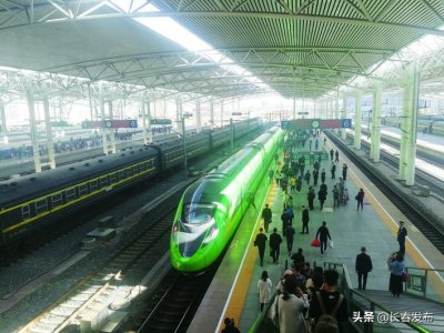 ​“绿巨人”动车组盛装亮相